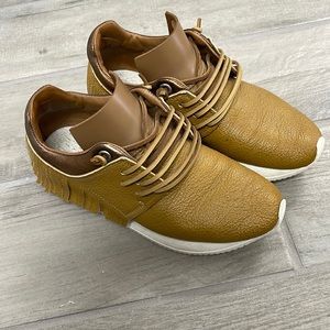 Esseutesse Leather Fringe Sneaker